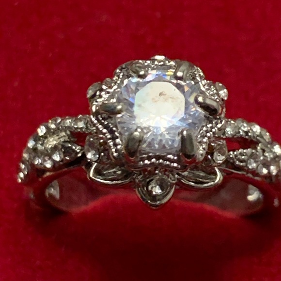 Beautiful Diamond ring. - Picture 11 of 11